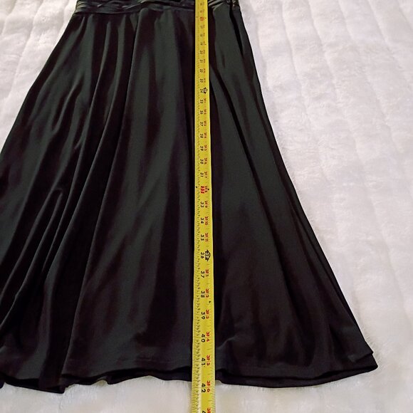 🎁🤶❤️ Beautiful Black Dress from Dillard's - Picture 9 of 15